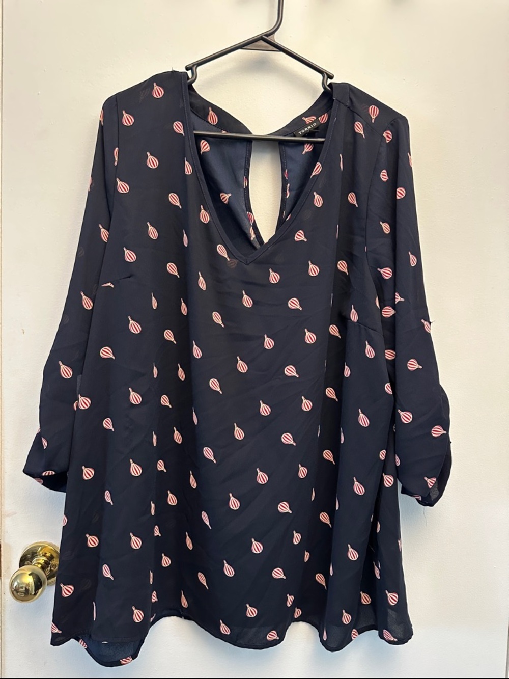torrid navy V-Neck Top with Red-White hot air balloon print